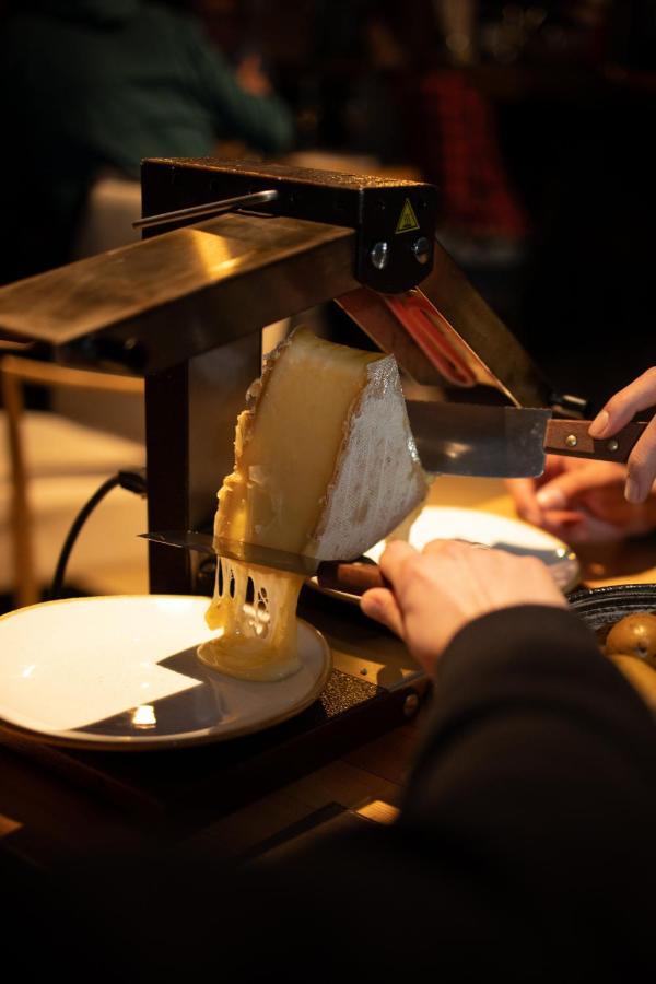 Hotel Restaurant Le Monetier Экстерьер фото